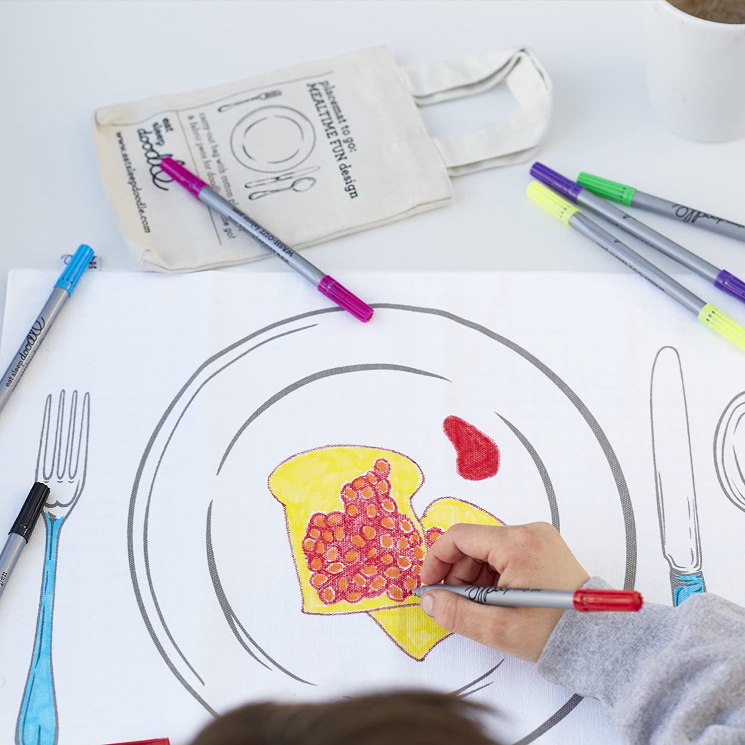 eatsleepdoodle Place Setting Placemat in Its Own Cotton Carry Bag to Color in, Fun Creative Plate Design for Drawing Dinner Ideas and to Personalize, Washable Felt Tip Fabric Markers Included