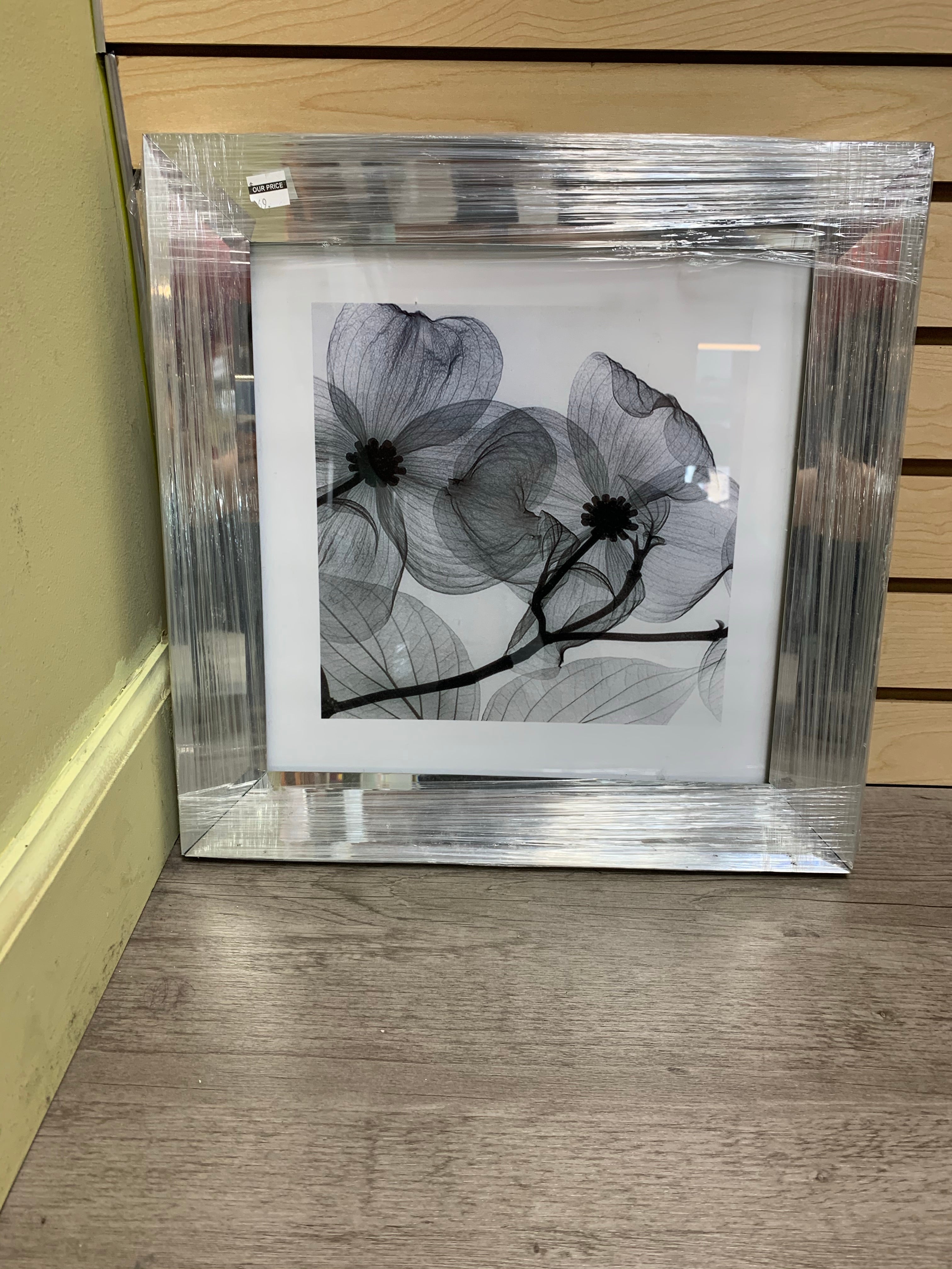 Gri Çiçekler Aynalı Çerçeveli Tablo 40x40 cm